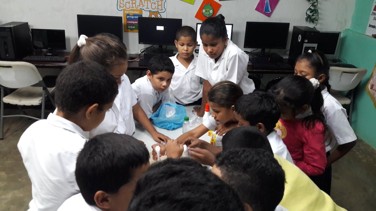 HoracioPradoDur's tweet photo. Taller Maker confección de llaveros.
@infoplazass #YoSoyinfoplazasaip #Momentosinfoplazas https://t.co/Kr1XVKb9Jp