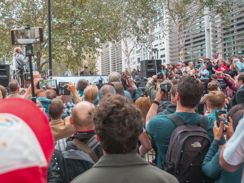 DerbyChrisW's tweet photo. I believe I was the only MP to attend today’s demo called by @rogerwaters outside the Home Office against the continued imprisonment of Julian Assange. His outrageous treatment is an assault against freedom of speech and journalism. He must be released immediately. #FreeAssange https://t.co/3BhxU2Hb6f