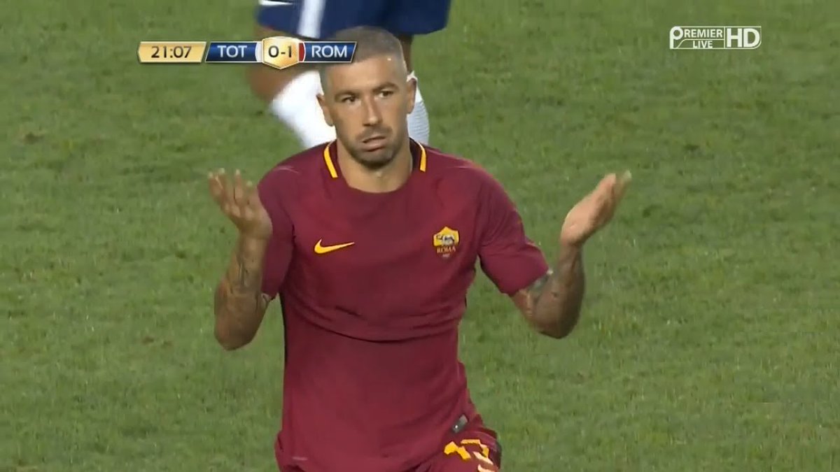 Dünya yıldızı Kolarov, 3 milyon Euro bonservis bedeli ile Fenerbahçe'de.

Kolarov'un video görüntüleri kolaj yapılıyor... FBTV çalışıyor... Fenerbahçeli Kolarov hayırlı olsun.

Emre'nin 11'de çıkmadığı maçlarda takım kaptanı Kolarov olacak. (via <a href="/leventumit_erol/">𝓛𝓮𝓿𝓮𝓷𝓽 𝓤̈𝓶𝓲𝓽 𝓔𝓻𝓸𝓵</a>)