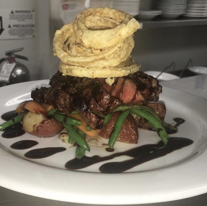 chef_kdom's tweet photo. Grilled flank steak, fresh onion rings, over roasted reds and haricot vert.🤩👨🏼🍳❤️
#brooklynchef #foodporn #brooklyncatering #statenislandcatering #nychef #yourfavoritechef #Smashcatering #customcatering #catering #cater #caterer #getfed #feedme #chef #chefkris #eeeeeats https://t.co/58ULoECCny