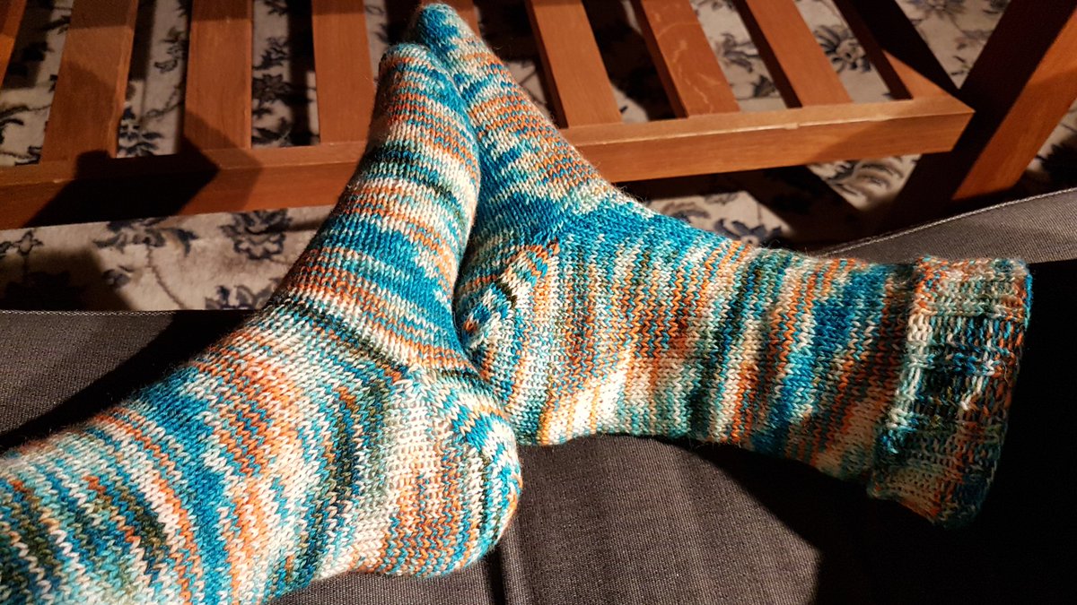 sticklingens's tweet photo. Färdiga.
Ska ta bättre bild imorgon.
#stickning #sticktwitter #sockor #limmodesign #knitting https://t.co/Iiq0Bbltp5