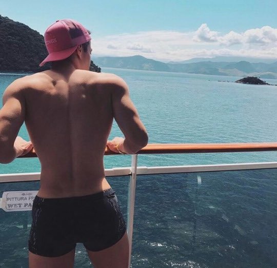 I’ve officially turned into the guy that spams the internet with his travel pictures but who wouldn’t when this is your job?