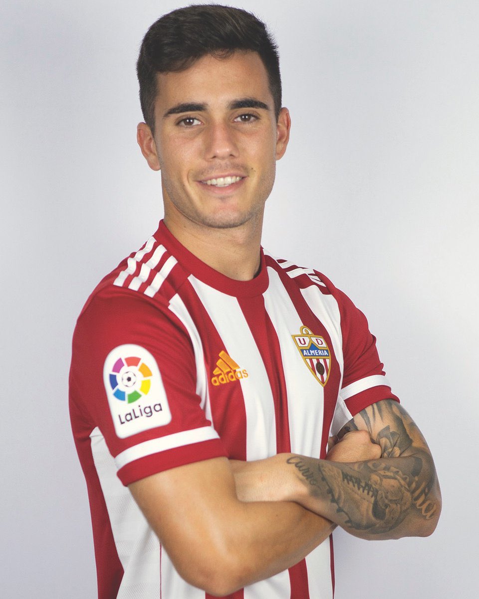 RodrigoFaez's tweet photo. 🚨 Caso Simón Moreno 🚨

⚽️ Pertenece al @VillarrealCF 

😳 Lo ceden al @U_D_Almeria 

🤔 El nuevo jeque revoca la cesión 

🙄 Lo ceden al @MalagaCF 

🤬 El jeque se lo carga hace una hora 

Odio eterno a este tipo de fútbol https://t.co/kjEgLS1fM4