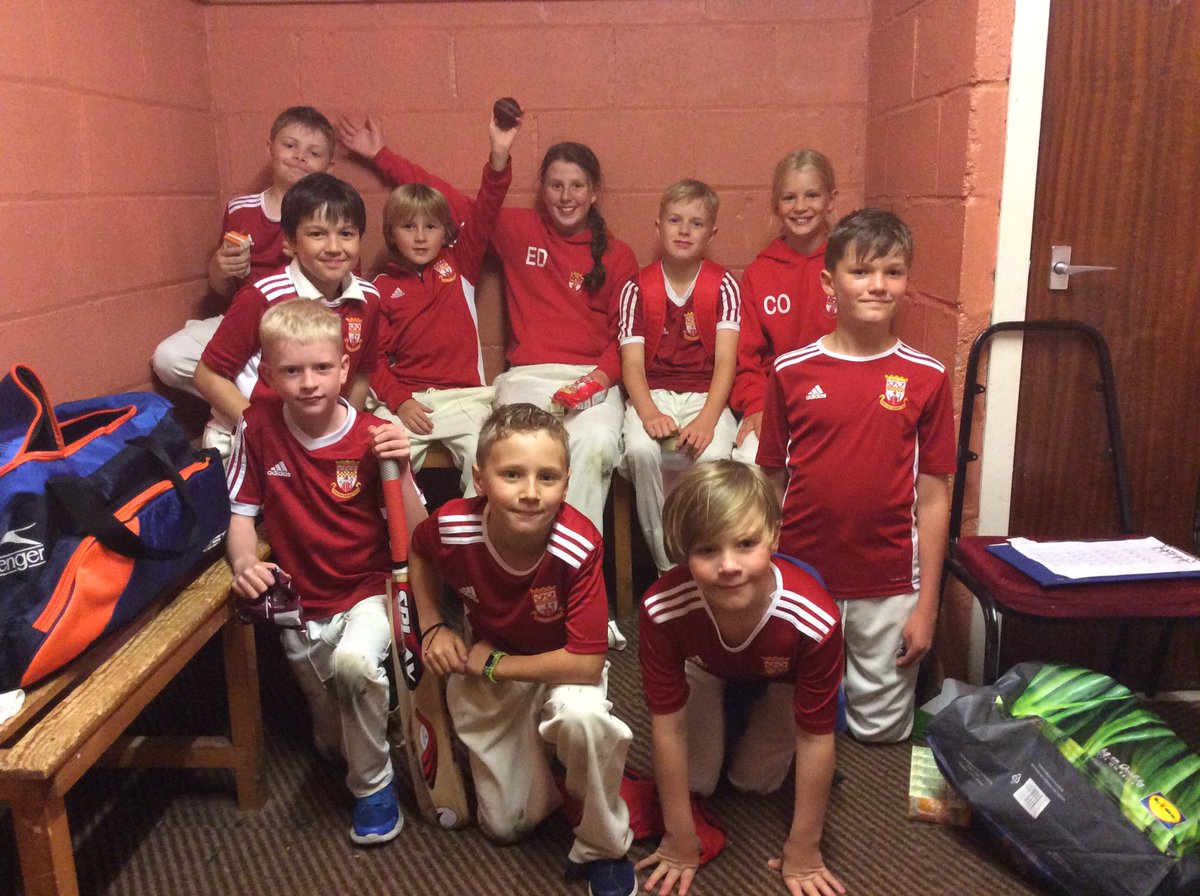 juniorpythons's tweet photo. Our U10 Hardball Development Squad showed off their skills in their first game of hardball cricket last week during one of the busiest junior cricket nights we’ve ever had! It was a super competitive game so thanks to @GrangeCC for coming to play!
#pythons #175notout 🐍🐍🏏🏏 https://t.co/kzmGzNyRWK