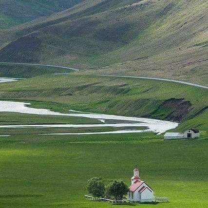 .

농사를 모르는 사람들은 논에 물이 가득 차 있어야 벼가 잘 자라는 줄 안다

하지만 논에 항상 물이 차 있으면 벼가 부실해져서 작은 태풍에도 잘 넘어진다

그래서 가끔씩은 물을 빼고
논바닥을 말려야 벼가 튼튼해진다

우리의 삶의 그릇에도 물

.
m.facebook.com/story.php?stor…

그대! 덕분입니다 
.