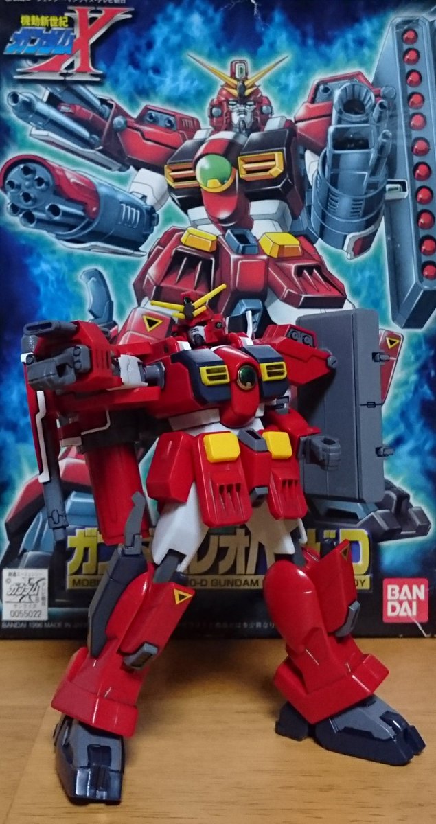 ウイッス君 Ar Twitter 旧キット ガンダムレオパルドデストロイ 前作のヘビーアームズから続く武器庫系ガンダムだけど 追加された武器は収納せず外に設置する形になっていて もう中に収まらない感が出ている 青緑だった本体色が赤になって 対するエアマスターは赤