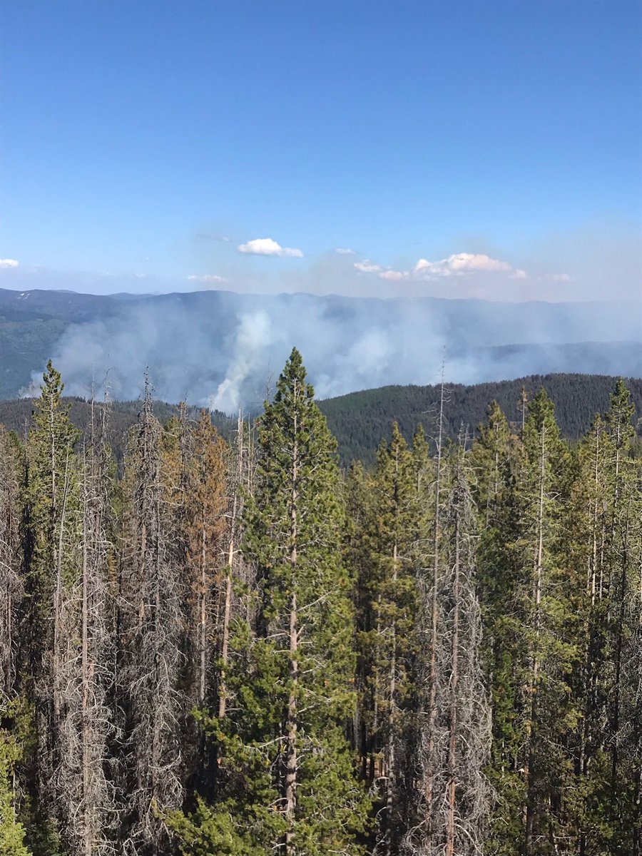 NPClwNFs's tweet photo. Ignitions on Wietas prescribed burn began at 1:00pm. Helicopter has landed to refuel. Smoke is expected to drift east this afternoon, with possible settling in the Bitterroot & Missoula Valleys later tonight. Smoke impacts expected to be short term. #NorthForkRD @MTDEQ https://t.co/pZo3j7qTvY