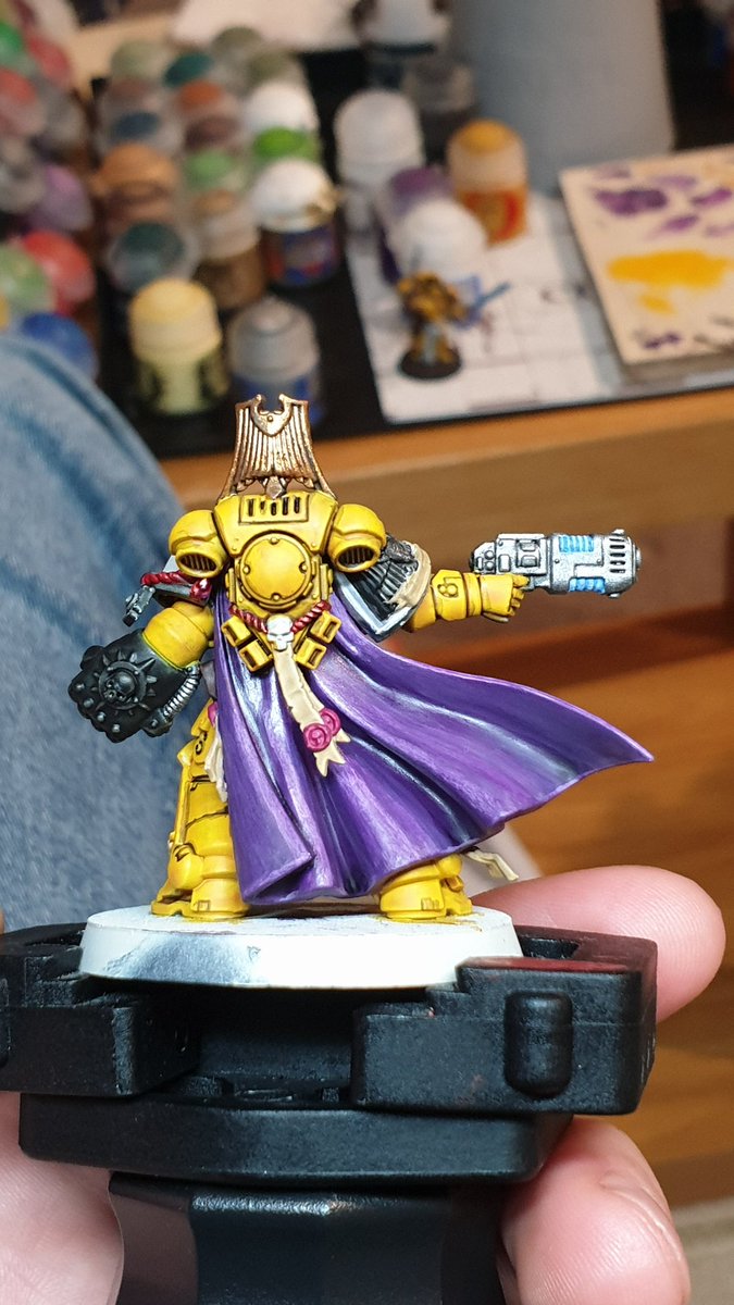 Finally some good solid work on the LE captain! 3 times ive stripped this having messed him up at various stages. Nice to finally have some progress on him. He's going to be my Chapter Master for my Imperial Fist force.