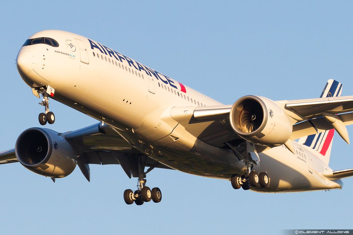 CAlloing's tweet photo. Just back from her second test flight on an amazing light ! First #Airbus #A350 for #AirFrance #FHTYA after performing photos/videos flight ! #avgeeks #avgeek #Toulouse @AFnewsroom https://t.co/VkFvMcgwou
