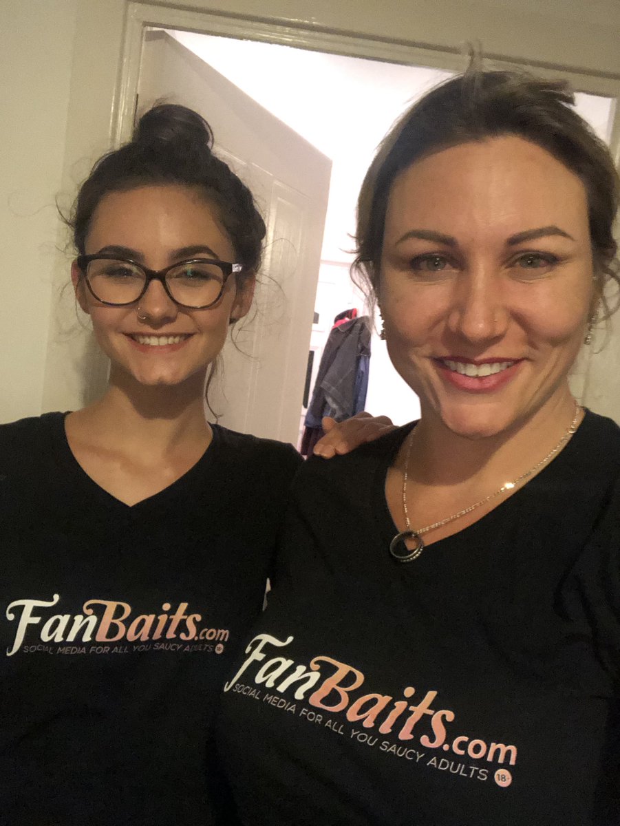 1stladyofsex's tweet photo. I had a great first night back at @rosetalkssex thank to my wonderful daughter for doing the show with me and my special guest @saharaknite - partn by @fanbaits #socialmediaforadults #radio #livestreaming https://t.co/2OmJ2m9LJ5