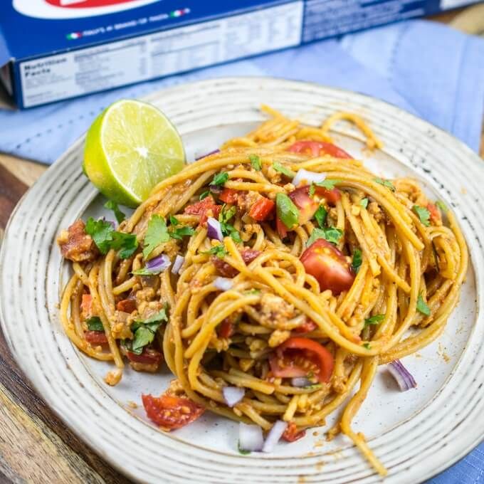 One pot taco spaghetti. Name a better combo, we'll wait. buff.ly/2QmOtJp #veganism #mealprep