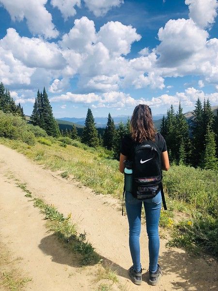 KScienceSchool's tweet image. We had an "Earth-shattering" time with William Smith High School! The incoming 9th graders bonded as a class while learning about the Geologic history of the Rockies, Plate Tectonics, and Rocks and Minerals.