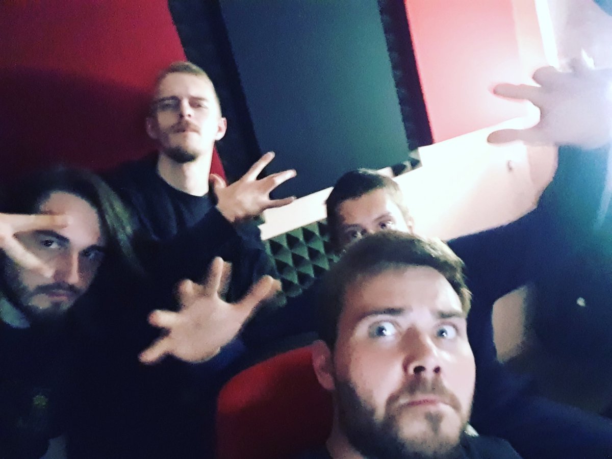 SPosvas's tweet photo. Watupp people Švasers are in the housee 🔥 https://t.co/8Rj9nH70wL