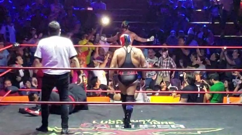 JUVENTUDGUERRE2's tweet photo. LA AFICION enloquecio al ver ESTO ❌ @octagon_real e @hijodeoctagon en nuestro #EventoHistorico en la @arena_neza #Luchalibre #OCTAGONESVsGUERRERAS @LASUPERX1
Que les parecio el evento...? #STAYJUICY
#LuchaMILLENNIAL
#LuchaLibrealMaximo ❌💯 https://t.co/kJgK6UhqHQ
