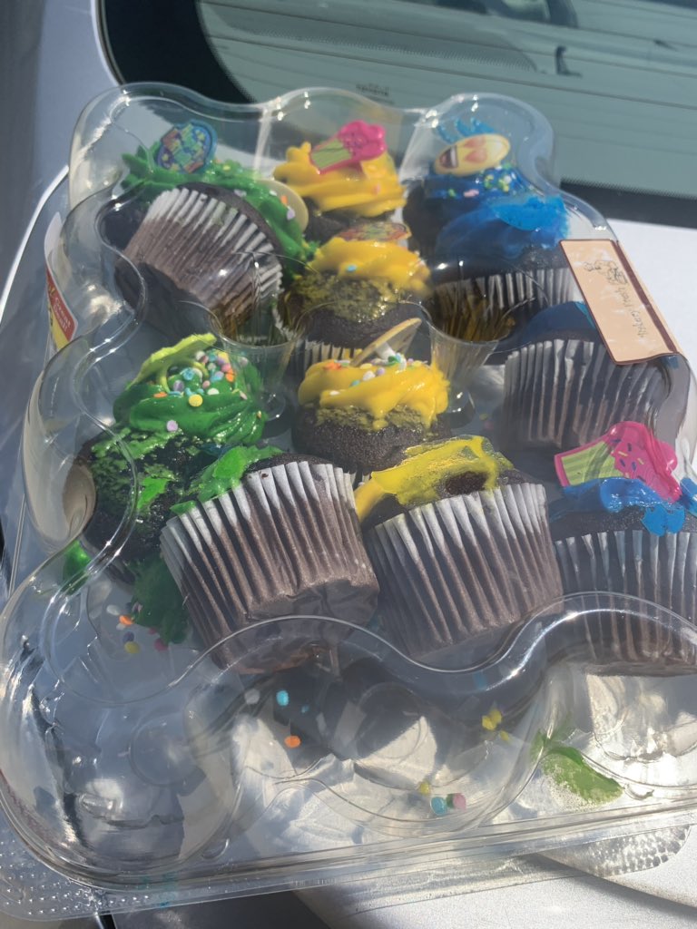 LadyLuckWrites's tweet image. When you have to hit the breaks hard &amp;amp; the cupcakes for your little student's birthday party goes flying.  Glad it's tomorrow. #BackToTheStore