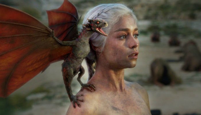 ট ইট র Game Of Thrones キャラ紹介bot デナーリス ターガリエン 狂王エイリスの娘 夫のドスラク族の王ドロコの火葬時に ドラゴンの卵と共に炎の中に入り生還 生まれた三匹のドラゴンと共にエッソス大陸の自由都市を周り奴隷を解放しながら 王都奪還を目指す ট ইট র Game Of Thrones キャラ紹介bot デナーリス ターガリエン 狂王エイリスの娘 夫のドスラク族の王ドロコの火葬時に ドラゴンの卵と共に炎の中に入り生還 生まれた三匹のドラゴンと共にエッソス大陸の自由都市を周り奴隷を解放しながら 王都奪還を目指す