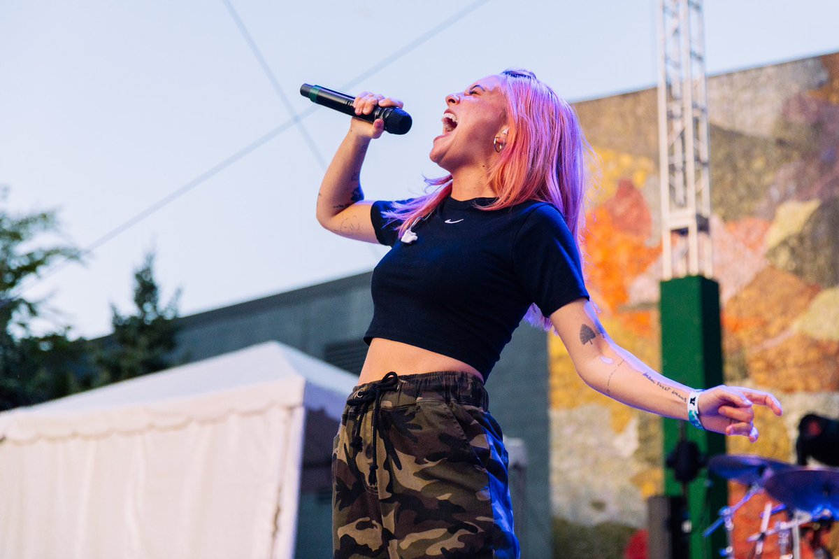 realjoshlewis's tweet photo. .@beamiller was def a highlight of day 3 at @Bumbershoot ✨⚡️ https://t.co/oQRqvbiOiG