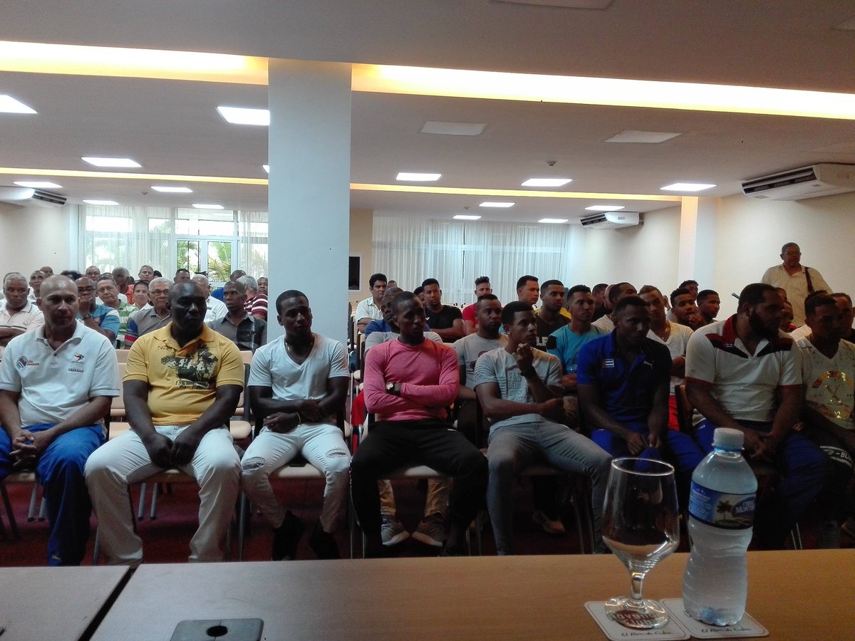 Chequeo de los resultados del equipo de béisbol con las máximas autoridades de la provincia, #SomosContinuidad , #Vamospormas.