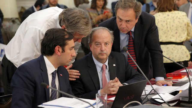Cooperativa's tweet photo. [Audio] Monckeberg: Chile podría verse impedido de jugar Copa América con proyecto de las 40 Horas #SomosCooperativa https://t.co/kFktGNjXkj https://t.co/POxD1mvsaz