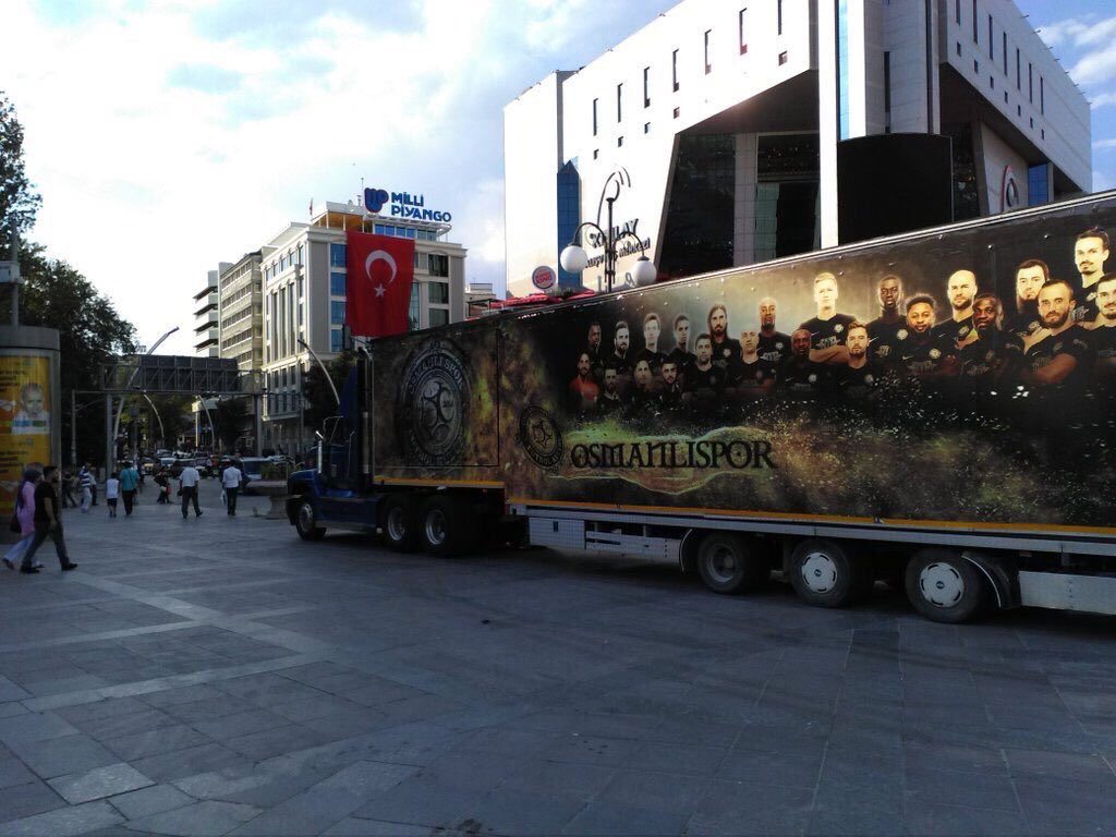 TrioFiveTwo's tweet photo. @arsoglubalaban Bu şey değil mi ya @arsoglubalaban bizim mack ? Bayrak nerede la ? https://t.co/RQrrxeQ19T