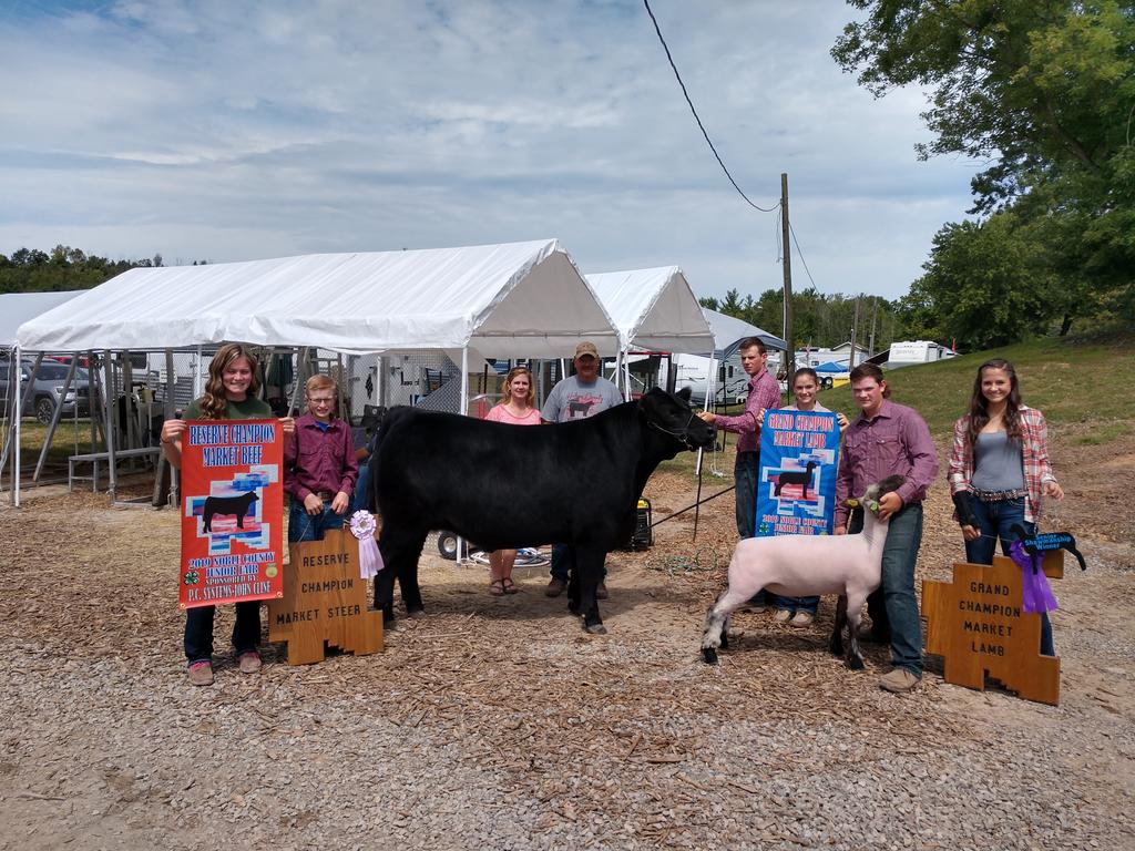 KevinStottsber1's tweet photo. I couldn't have been prouder of my 3 kids this past fair week of the work they had done. Jared Res champ fat steer, Champ Xbred heifer, Logan Grand Champ lamb,1st senior showmanship, Brooke Res champ county beef showman.#proudparents https://t.co/v4gVIafGNr