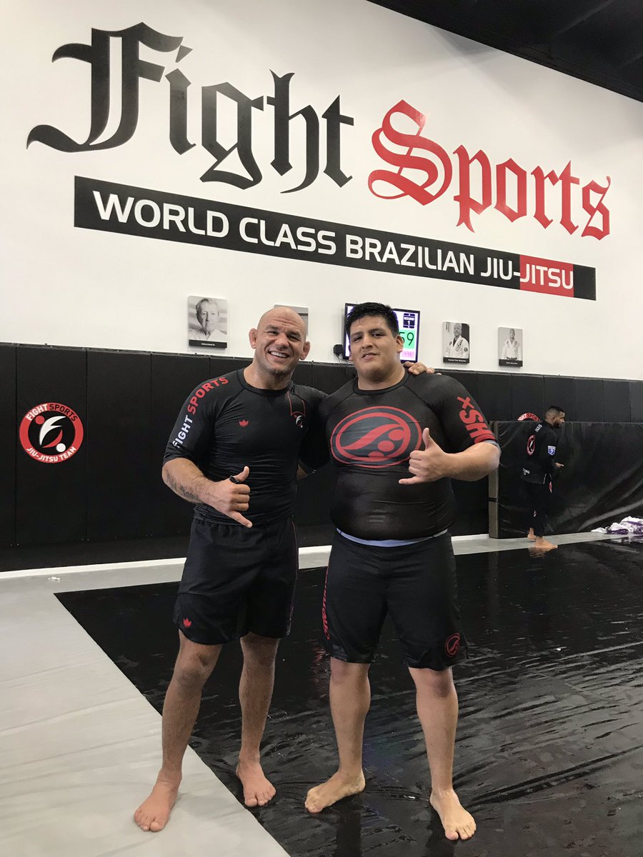 xortizbjjx's tweet photo. What a great training session! Was an honor to get a chance to roll with these studs! #sweatymat #slipperymat #everydayporrada #weputhatworkin https://t.co/yMfcyu0qDH