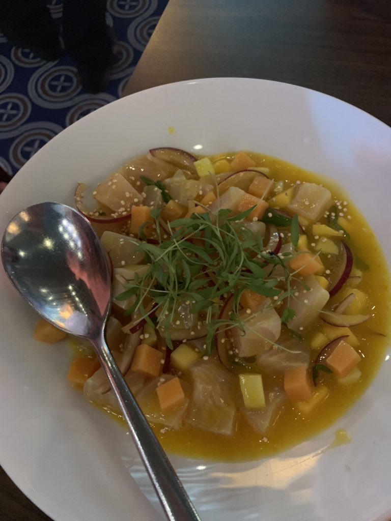 Nuvia_OuO's tweet photo. Acabo de probar el ceviche “Peruano” en un restaurante Mexicano y no se de donde sacaron que le ponemos mango, esta mas feo que pisar caca descalso eeeehh https://t.co/wjEuStpuMq