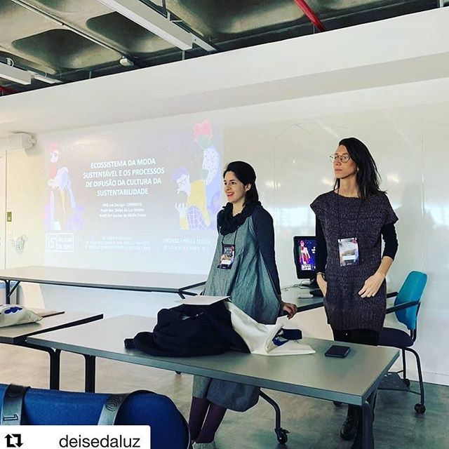SeedingLab's tweet photo. @deisedaluz apresentou sua pesquisa de mestrado hoje no @coloquiodemodaoficial ao lado da orientadora @karinefreire__ #modamudamundo #ecossistemadamodasustentavel #ppgdesignunisinos
A gente acredita no poder transformação do design. https://t.co/bjKu1yXQnx https://t.co/3NS4GRxbBE