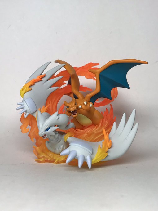 僕が原型を担当したPokemon TCG: Reshiram &amp; Charizard-Gx Figure Collection レシラム、リザードンがアメリカで発売されてました。これまたしらなかったー。でもこれは先月発売されたばかりみたいです。これは入魂の一作というかすごくお気に入りです。 