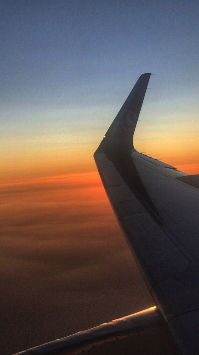 ibosenbar's tweet image. Bir Kanadın Ucudur Hayata Bağladığı Gibi Tutunmanı Sağlayan.!

Gökyüzünün Mavisi İle Yüreğinin Sıcaklığının Renkleridir Nefes Aldıran.!

Aşk İse? Yoldaş İse? Hoşgörü İse?

Cevabı Zor Sorulardan Hayatımız.!

Mutlu Olduğun Yerdir, Hesabını Kapttığın Her Mecra.!
#iyigeceler