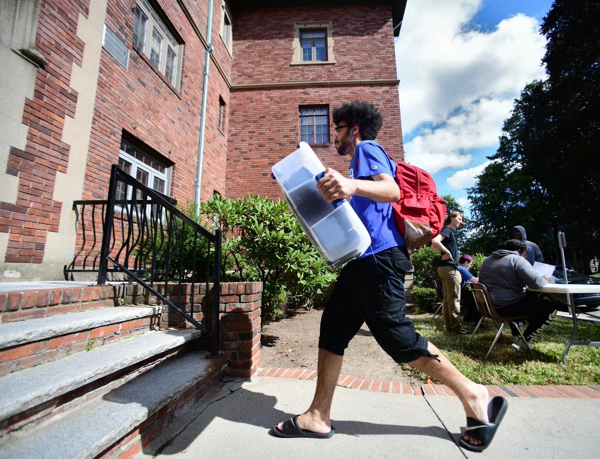 telegramdotcom's tweet image. Welcome to Worcester: 7 things college freshmen should know about the city buff.ly/2ZBCexf   @holy_cross @WPI @goannamaria @BeckerCollege @ClarkUniversity @WorcesterState @MCPHS @Quinsig @AssumptionNews @UMassMedical @MikeElfland