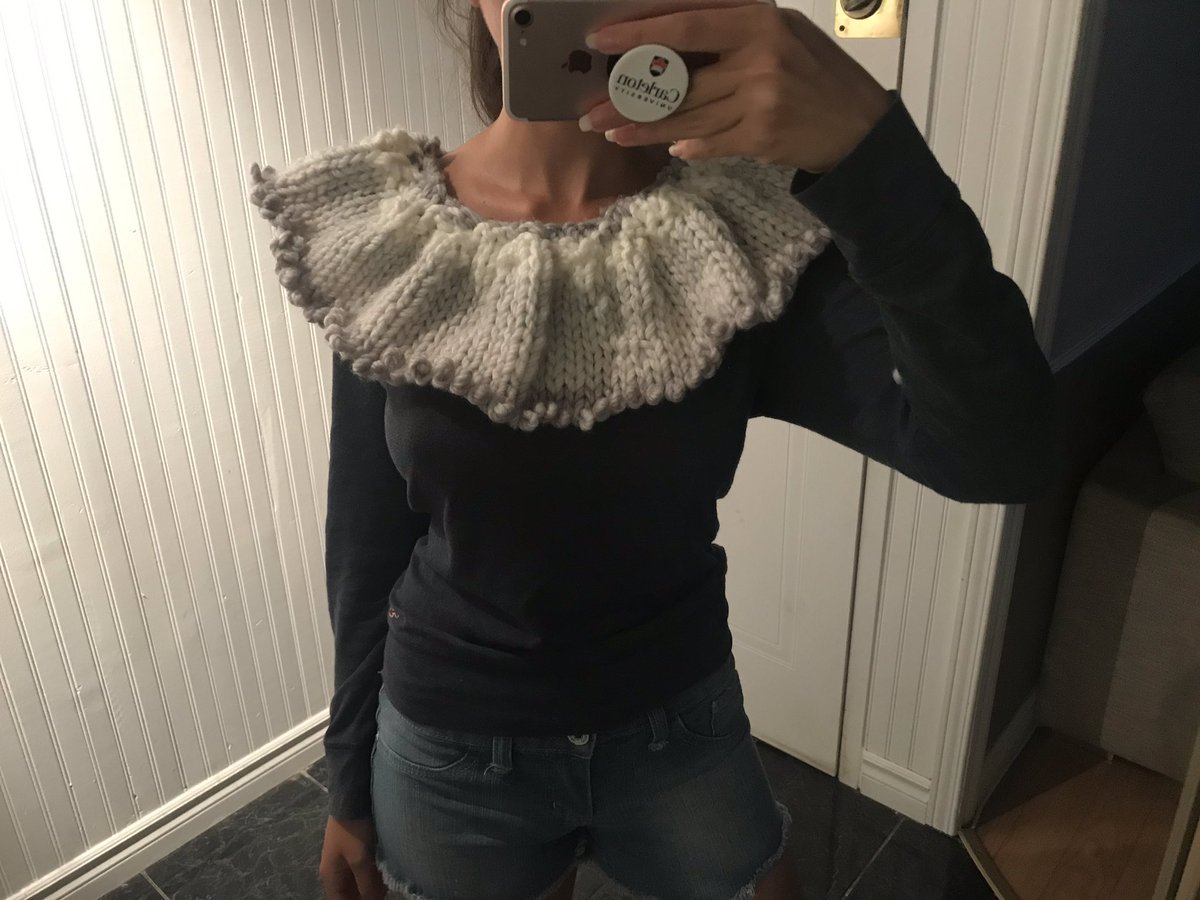 UlyNeves's tweet photo. Neck frills maybe? #KnitFail https://t.co/lwNv27h3Id