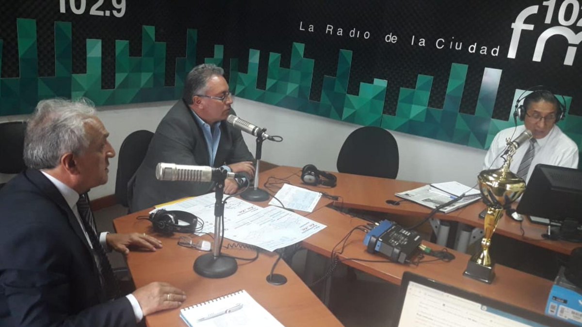 ObrasQuito's tweet photo. #AlAire

Hoy, autoridades de #EMMOP dieron a conocer algunas acciones en estos primeros #100GrandesDíasParaQuito

El Gerente de Obra Pública, @FernandoPazL, destacó que con la ampliación de un tramo de la Av. Simón Bolívar se reduce considerablemente los tiempos de viaje. 1/3 https://t.co/kGR0XebzIY