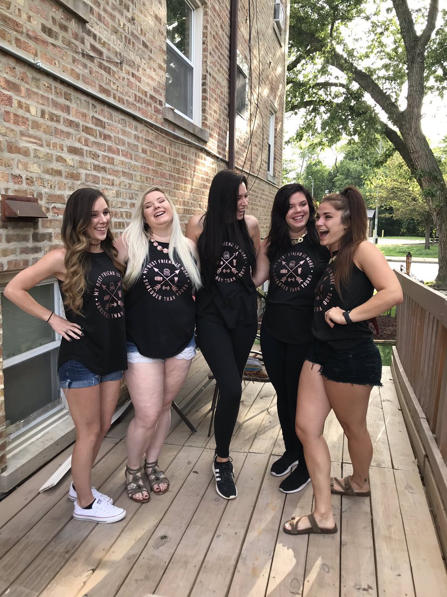 Flowerchild0308's tweet photo. Chicago Mems with my Favs ♥️

#chicago #friendcation #carlasfanclub #ilyasm https://t.co/599CwN6gE3