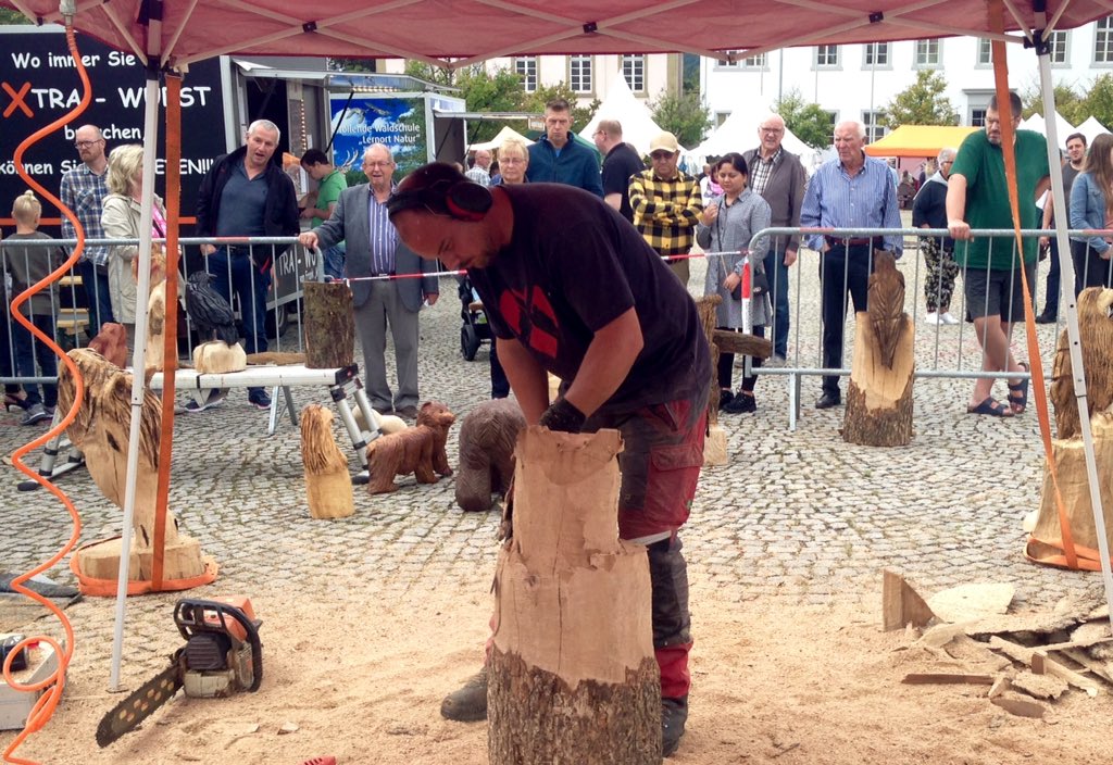 holzmarkt's tweet photo. Zwei Tage nach dem #Holzmarkt #Arnsberg, Zeit für eine Rückschau  und einen Blick auf 2020: Schwerpunkt "Ausbildung" https://t.co/S1pg8b4Yv7