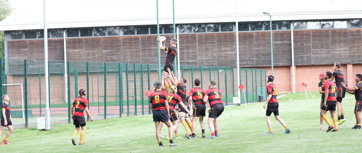 KHVIIIPE's tweet photo. Mr Schofield’s awesome action shots from Fridays Old Boys fixture 2019. #WeAreHenrys #RugbyPreseason https://t.co/OgLo8X8zgw