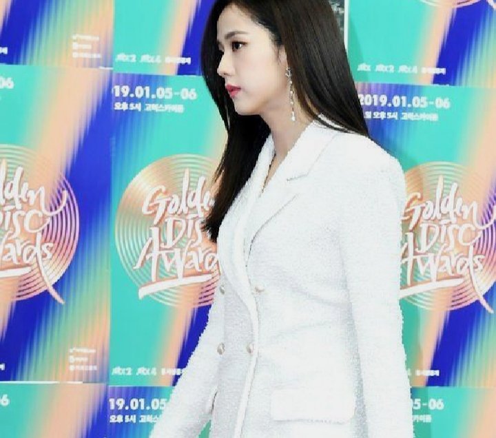 saahttp1's tweet photo. #blackpink #BTS #JISOO #vsoo #jichuu #LISA #ROSE #JENNIE #JENLISA #lisoo #jensoo #chaesoo #BLINK #BLINKS #blackpinkmemes #JisooWithDior #JisooBLACKPINK 

- jisoo is givin me CEO vibes~🔥 https://t.co/jWNibCCtOo
