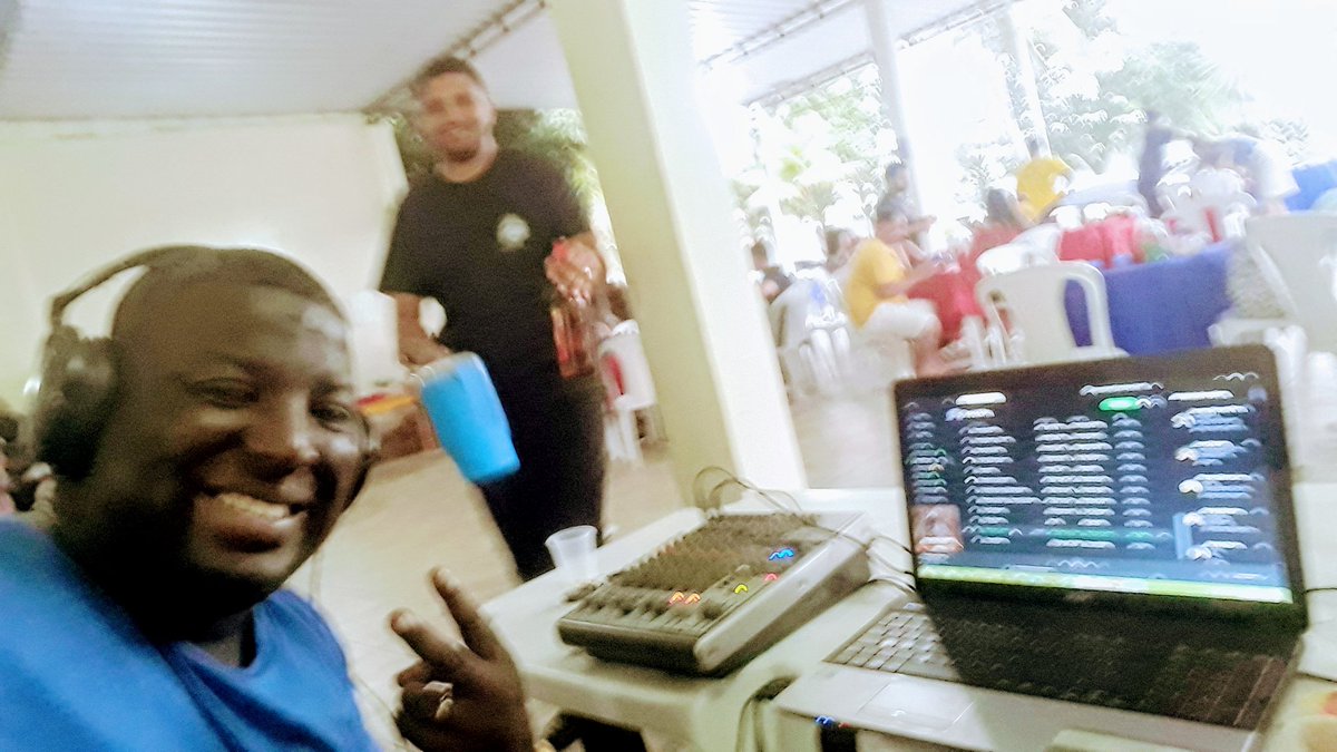 phnetinho_prof's tweet photo. Festa concluída com sucesso!!!
#niverjoaovictor
#djnetinho https://t.co/czYRL2csVC