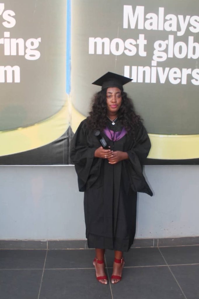 Queen_alba69's tweet photo. Congratulations to me👩‍🎓🎓 https://t.co/WjLvJPQm7A