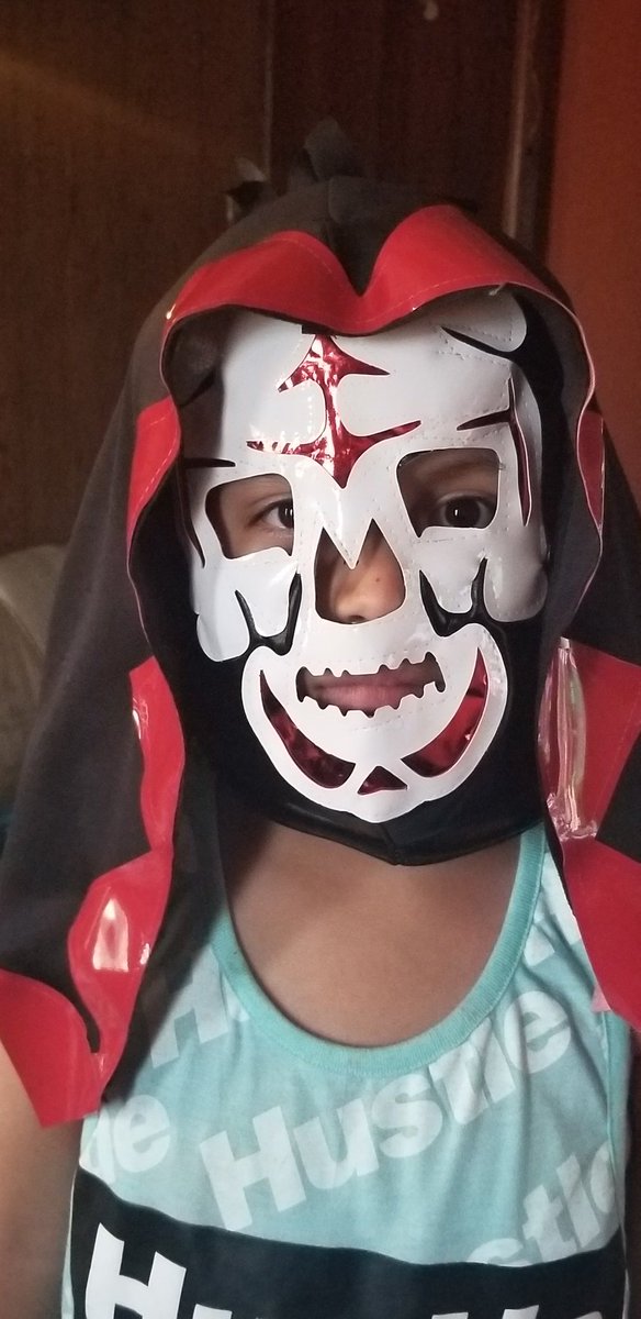 Yo_Soy_Mario's tweet photo. @Parka_AAA papi comprame la mascara de la parka. 
Sabes quien es la parka?
Si mi favorito y que baila gracioso. https://t.co/itkcZ3Gy9F