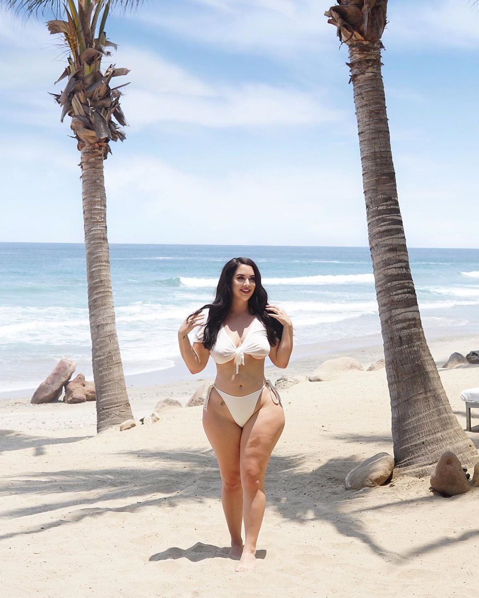 Dragon15404337's tweet photo. L❤️ve those legs & big curves🔥🍑🔥😍 #Luyah 😍 #Summer2019 #summertime 🏖️ 🌊 #Supermodel #HurricaneDorian 🌀😱😹 #MondayMotivation #TerminatorDarkFate miss #TheSarahConnorChronicles 🙌 💣bum💥😹 https://t.co/cWJ5zIe3sN