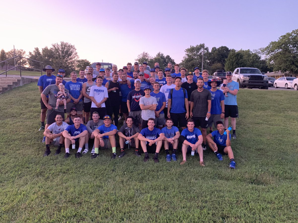 CodyAndreychuk's tweet photo. Two fantastic practices growing and learning . Finished it off with a FAMILY Cookout . Great group of young men . #Perspectivedrivesperformance https://t.co/Nb4goE6eWU