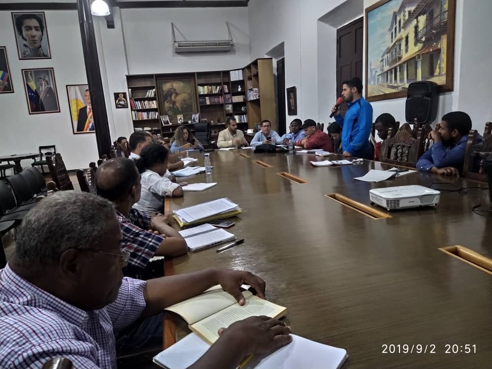 Miembros de la Dirección Regional del PSUV La Guaira informan que más de 105 mil firmas se suman a la campaña mundial 'No more Trump'. 

#VenezuelaPatriaLibre