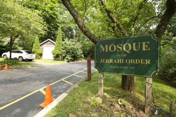 creepingsharia's tweet photo. New York: Muslims buried the remains of imam behind their mosque in Rockland County village https://t.co/baU7Tz4HDa

The mosque “did it against our respectful wishes,” Chestnut Ridge Mayor Rosario Presti insisted. #ROPMA https://t.co/j2Lfm3W1r9