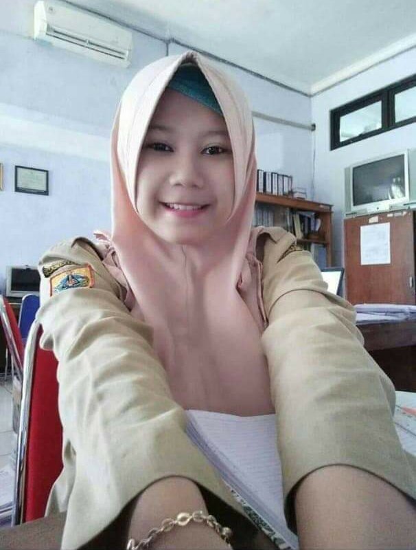 Telah hilang seorang anak gadis berusia 22 tahun #Anakdesa <a href="/DesaSurajaya/">Desa Surajaya</a> kenal dgn cowok di sosmed, si cowok ngakunya seorang polisi trus diajak jalan sejak hari kamis kemarin dan sampe sekarang belum pulang lurr.

Bantu mencari lurr.