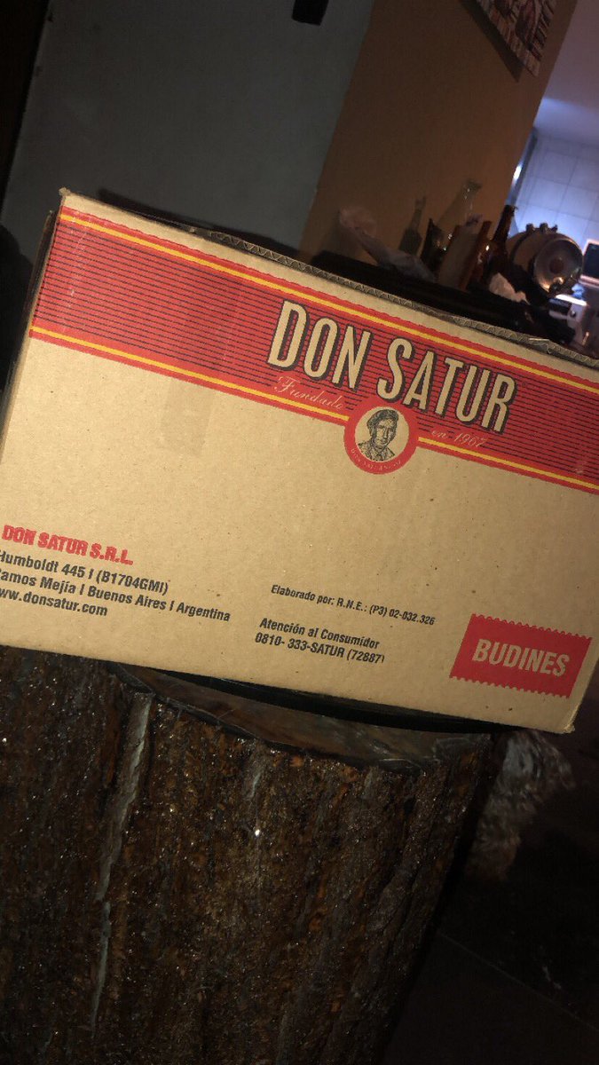 Celesteiann's tweet photo. con mi amiga nos disfrazamos de don satur para la fiesta bizarra en bariloche y ahora don satur nos regaló una caja de don satur esto es muy gracioso gracias don satur te voy a llevar siempre en mi corazón y en mi panza también https://t.co/7pxCAmvOhB