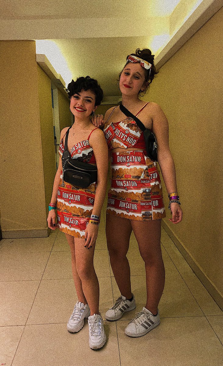 Celesteiann's tweet photo. con mi amiga nos disfrazamos de don satur para la fiesta bizarra en bariloche y ahora don satur nos regaló una caja de don satur esto es muy gracioso gracias don satur te voy a llevar siempre en mi corazón y en mi panza también https://t.co/7pxCAmvOhB