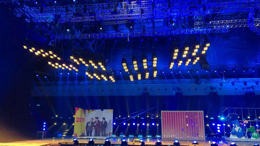 EnvyLighting's tweet photo. Behind the wonderful song and dance performances, it is inseparable from the support of stage lighting.

# Mr. Leroy Bennett, Director of Dance Beauty and Director of Lighting, his stage design works often show off the audience with creative ideas and subversive stages. https://t.co/PWbsxuKuw2