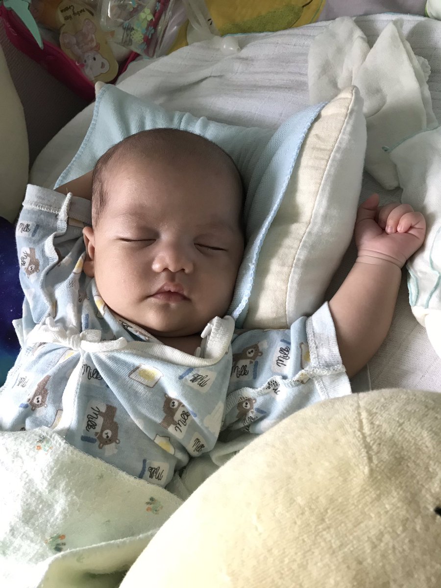 3/9/2019Harini terbangun lambat, dah la Zayn meragam pagi tadi sebab sakit perut nak berak alahaiii. Nasib baik lepas berak elok dia tidur lena Sempat la mama pecut prepare bento & siapkan Uwais. Nasib baik bento senang harini fuh. Tapi susun bersepah harini sbb nak cepat