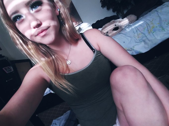3 pic. Feeling pretty? https://t.co/LVh6RypwkC